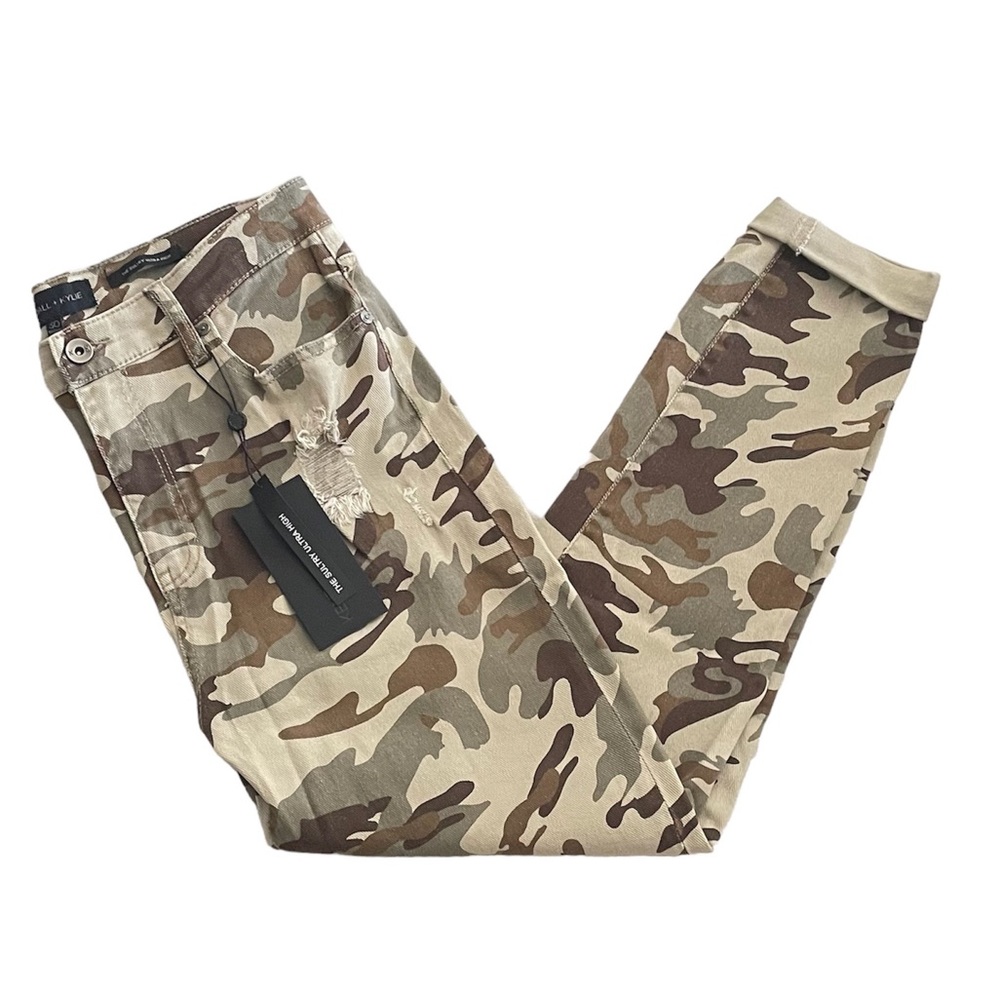 NWT camo print high rise pants Kendall & Kylie size 30